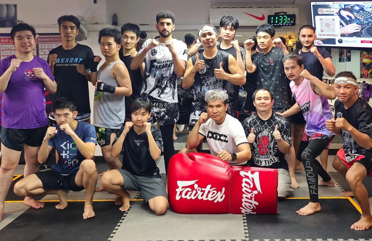 Trainers and students at Fakarat Muay Thai Cardio