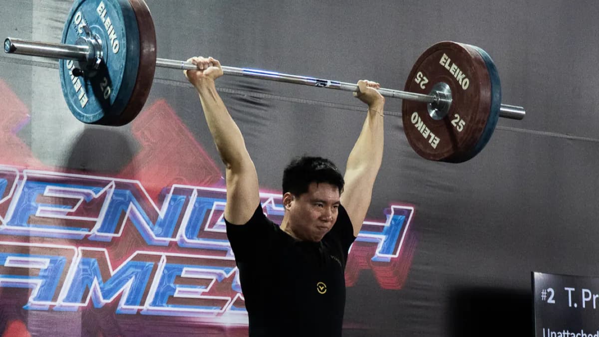Tob Prudthirungsi lifting at a strength competition